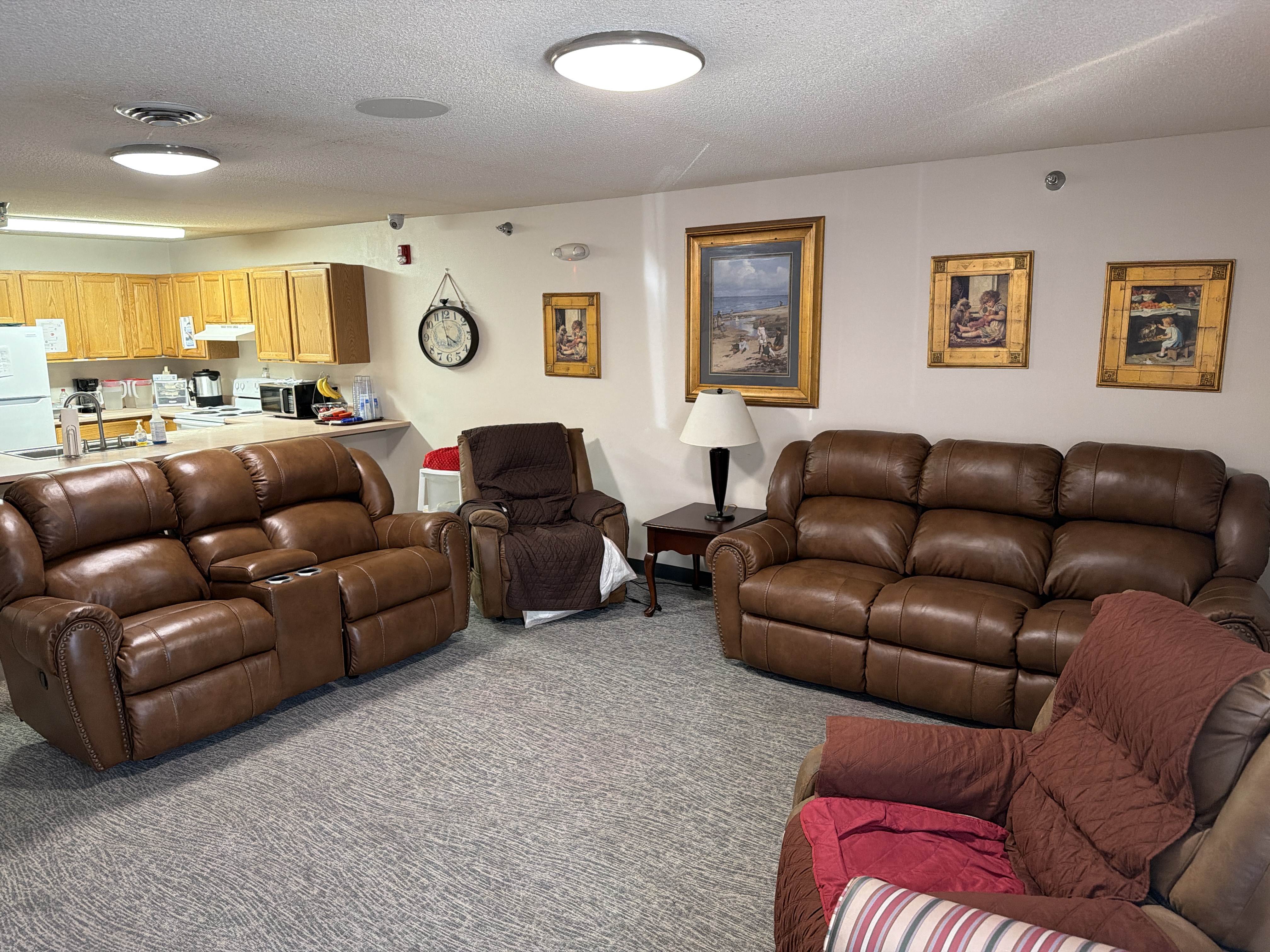 Living room with leather recliners at Emerald Court